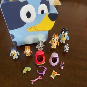 Bluey 14 piece travel Playset - 6 characters plus accessories!